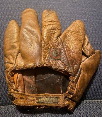 passon-king-patent-back-moroch (1).jpg
