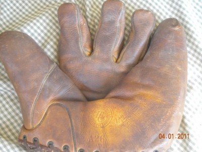 l&c glove 2.jpg (84.42 KiB) Viewed 3869 times l&c glove 2.jpg