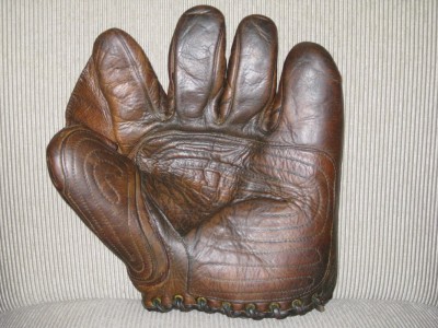 Spalding%20Tornado%20Palm%20Full%20Web%20Front%202_800.jpg